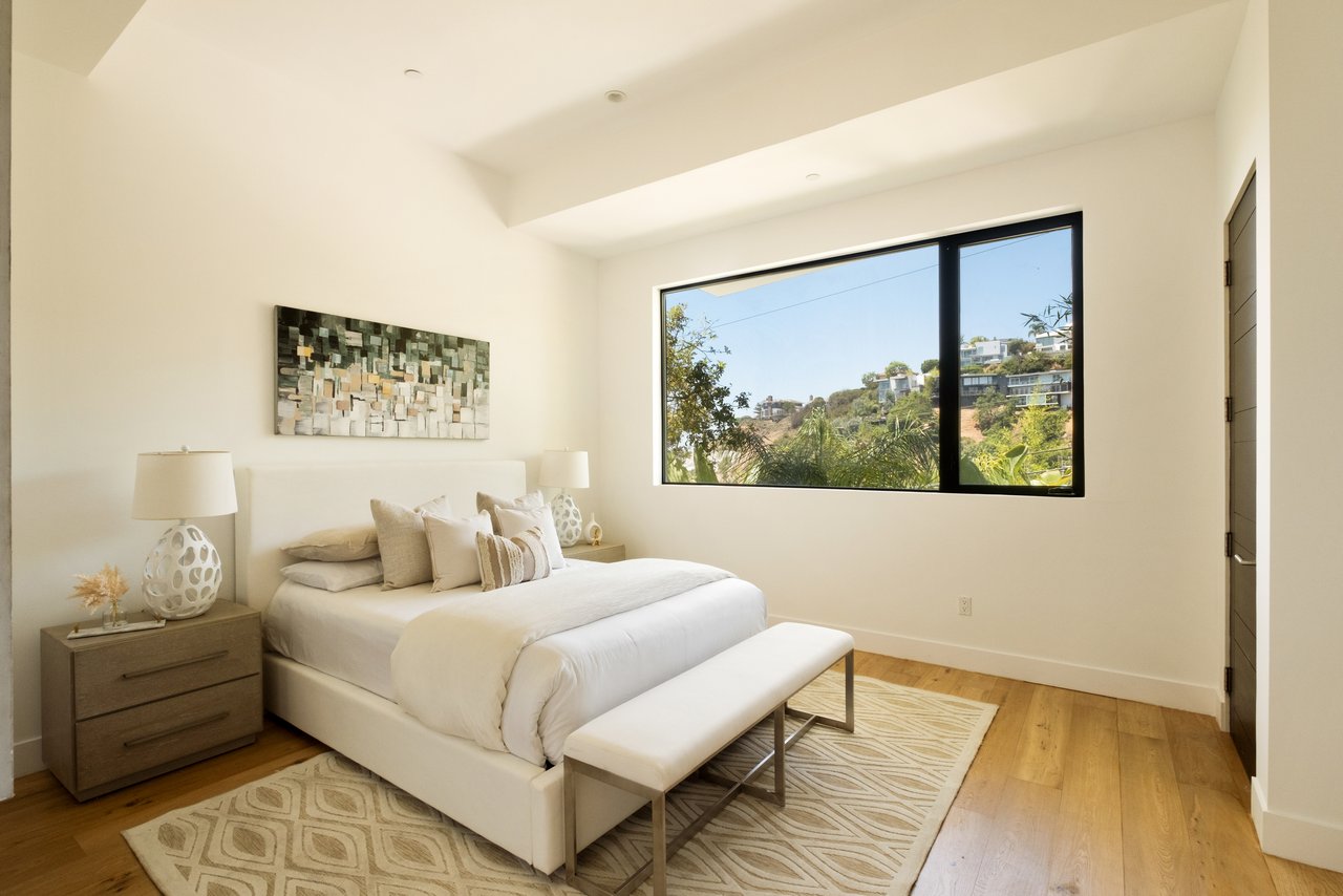1516 Forest Knoll Dr, Sunset Strip