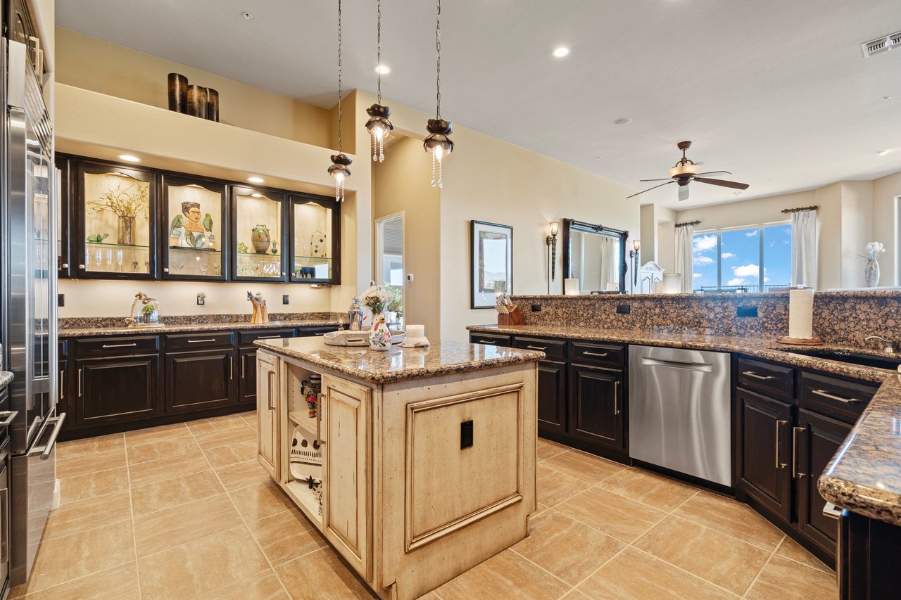 9812 E ROADRUNNER Drive