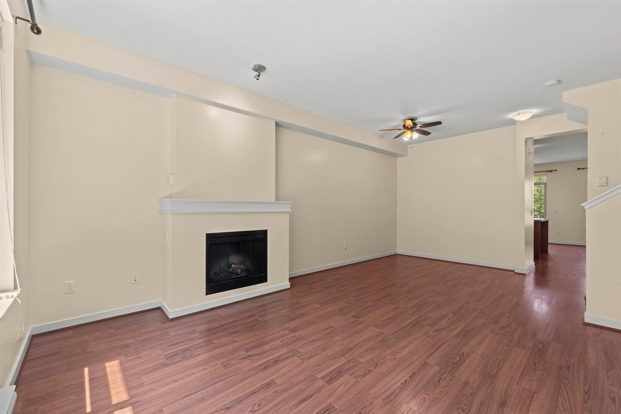 74-2738 158 St