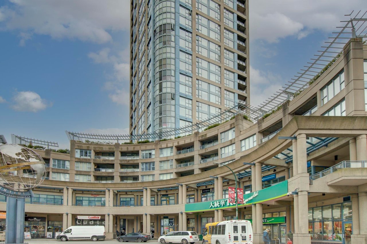 1302-183 Keefer Pl