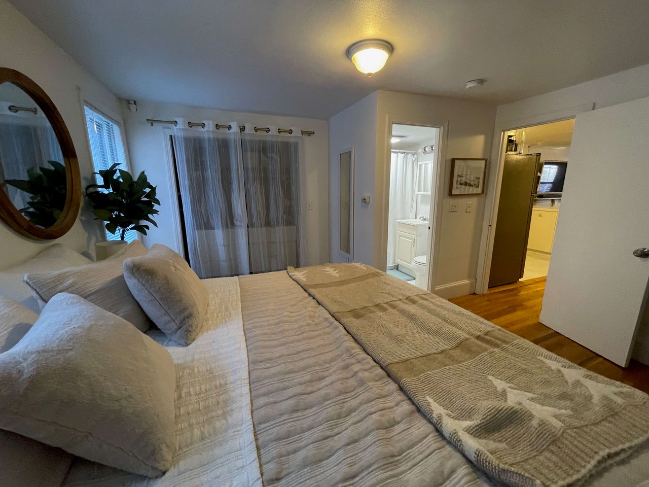 JULY - Appleton Street 2 bed 2 bath w. Private Patio & Laundry - Pets Negotiable!  HEAT AND HW incl! 