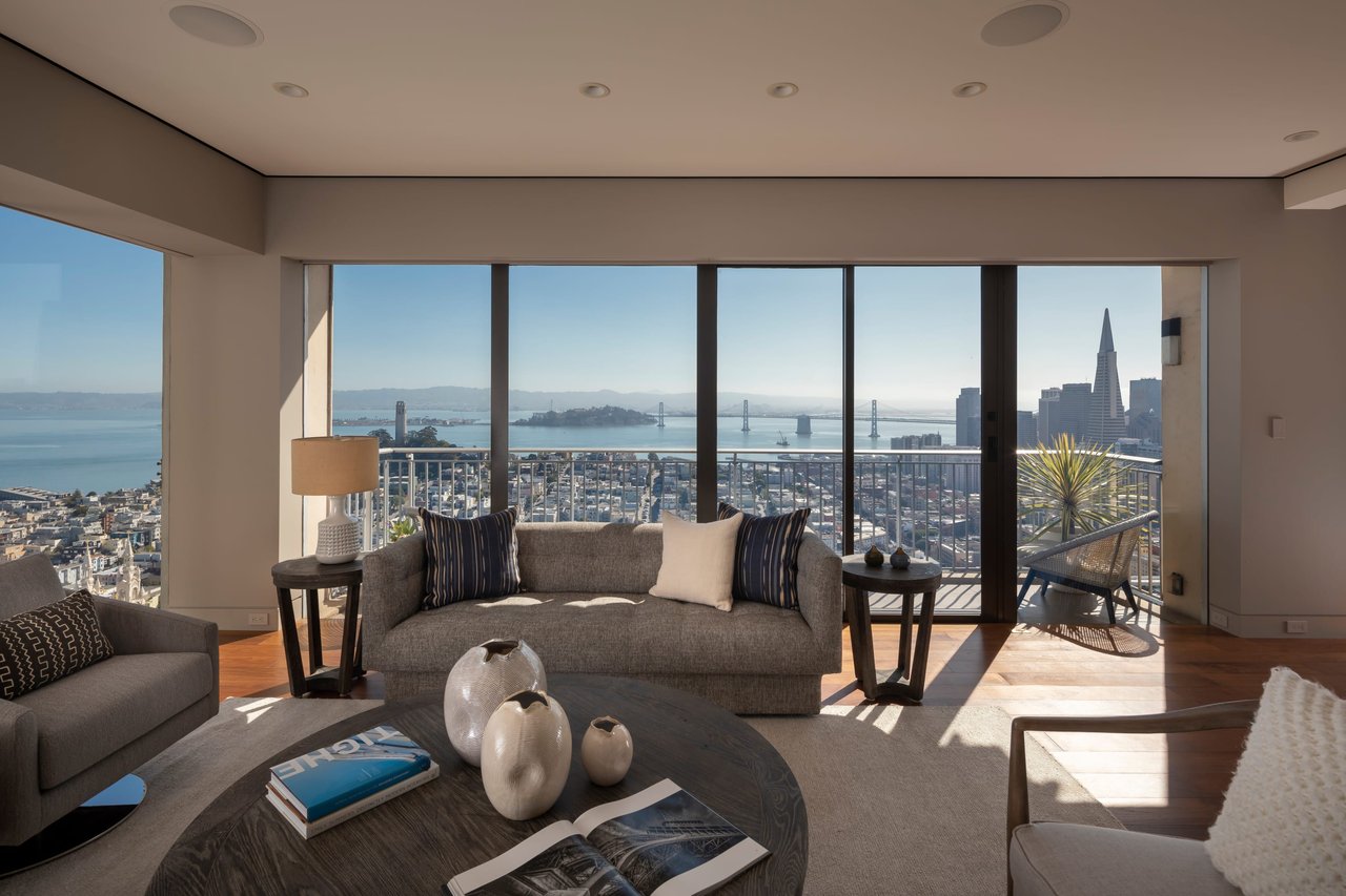 "As New" Contemporary View Apartment