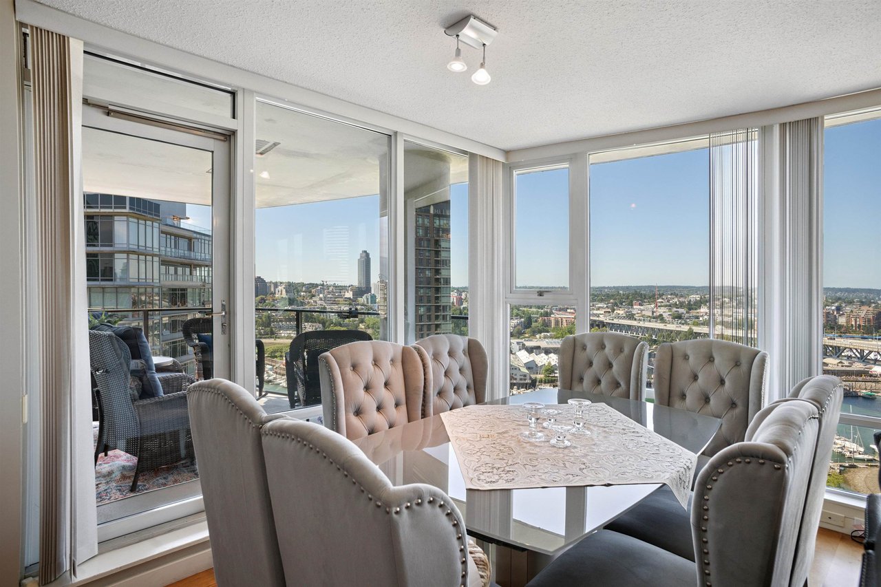 2703-455 Beach Cres