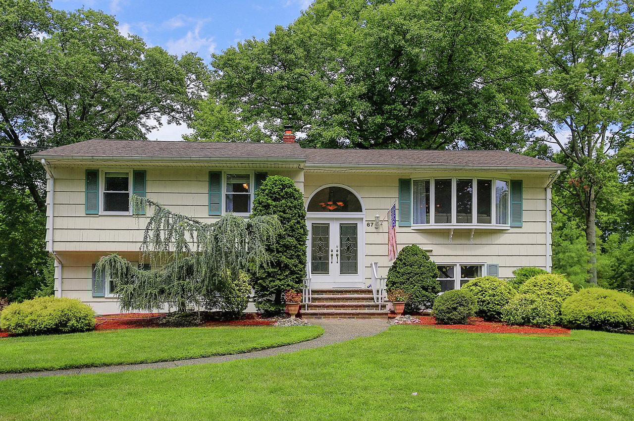 67 Victoria Dr