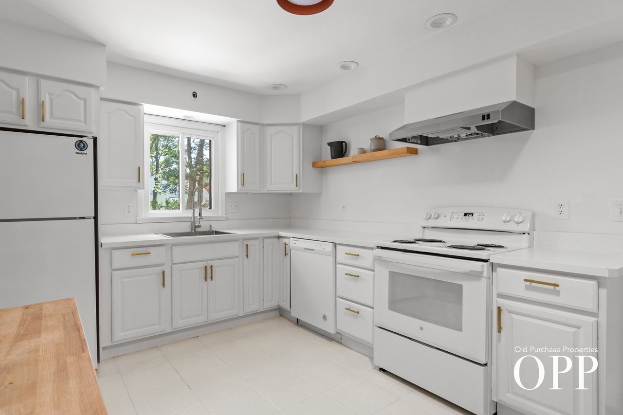 A BELLPORT VILLAGE RETREAT