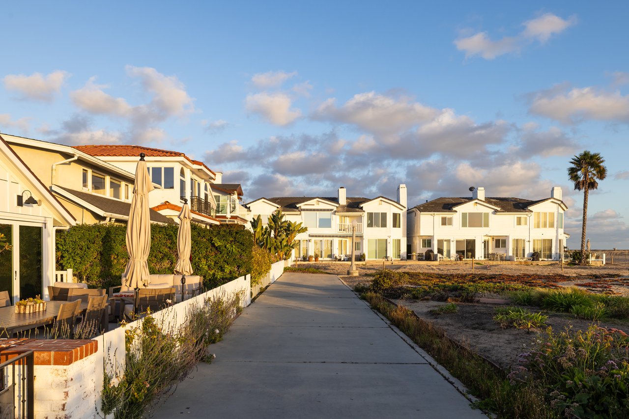1309 E Balboa Boulevard