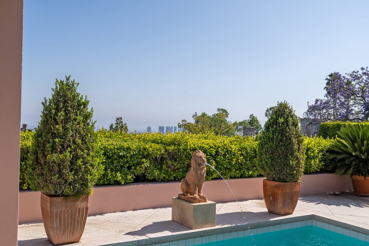 9032 Thrasher Ave, sunset strip