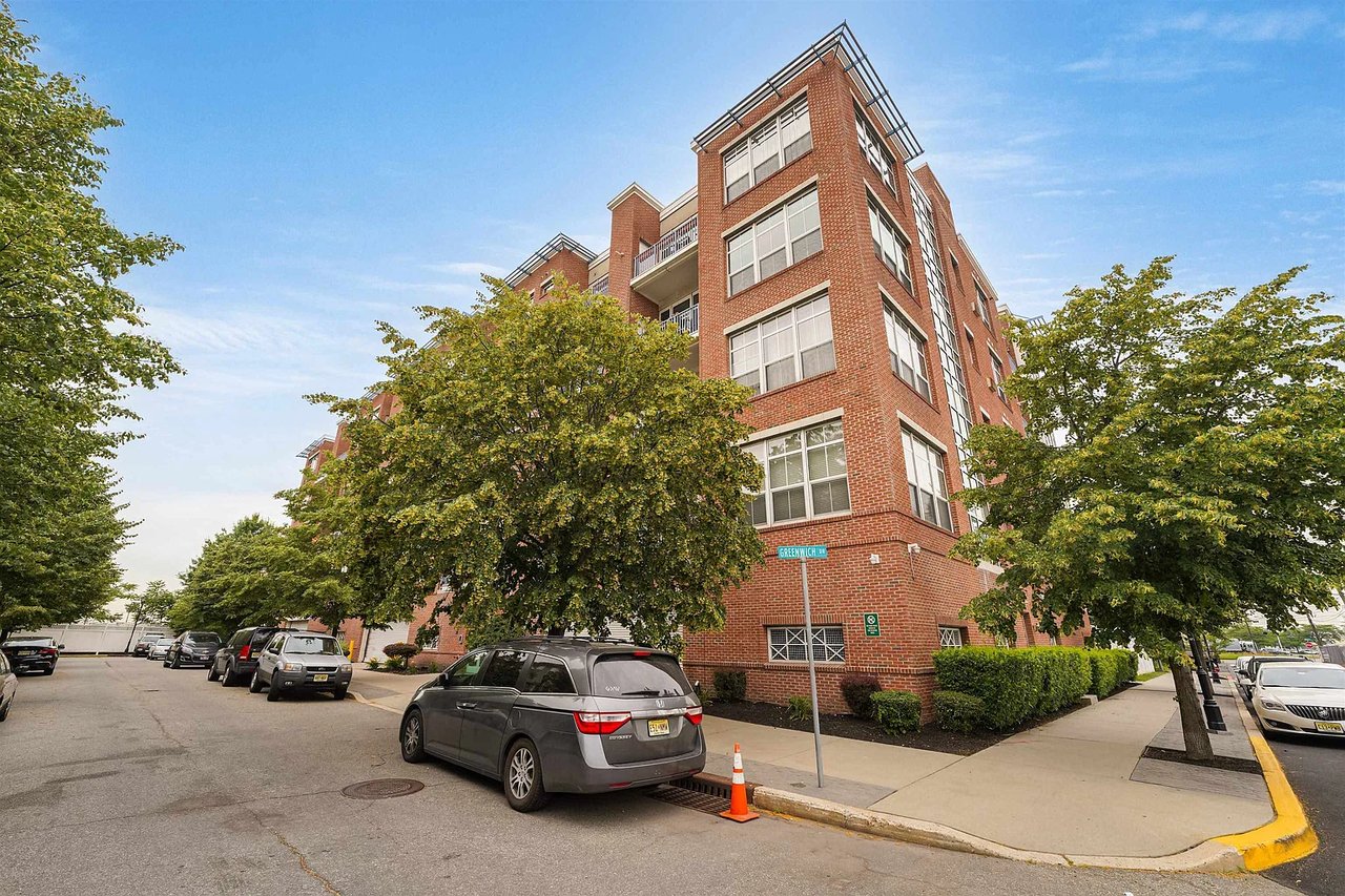 3 Greenwich Dr #112