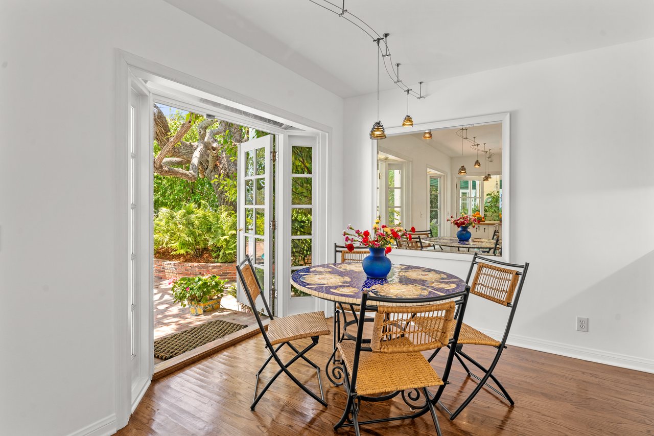 A Slice of Heaven in Lake Hollywood