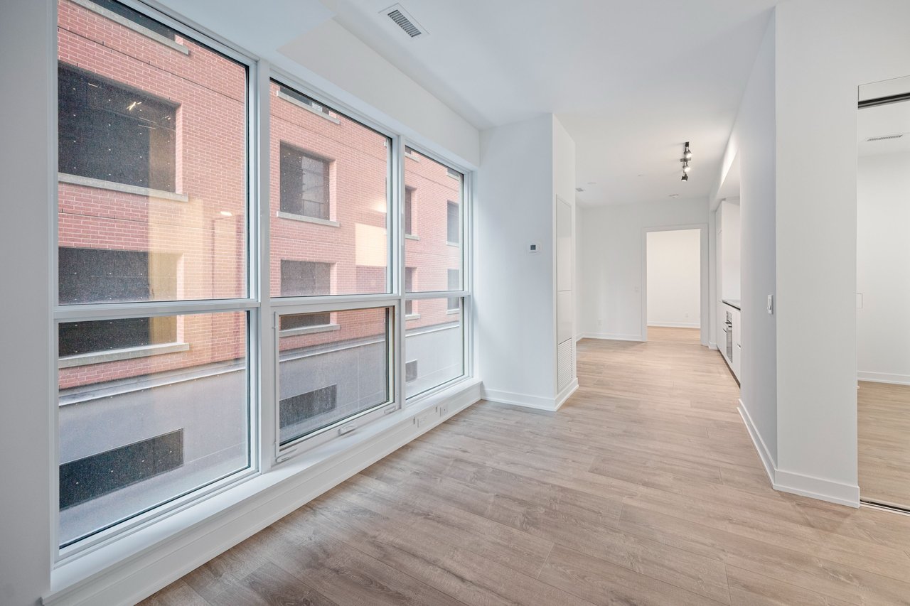 327 King Street W Unit: 302