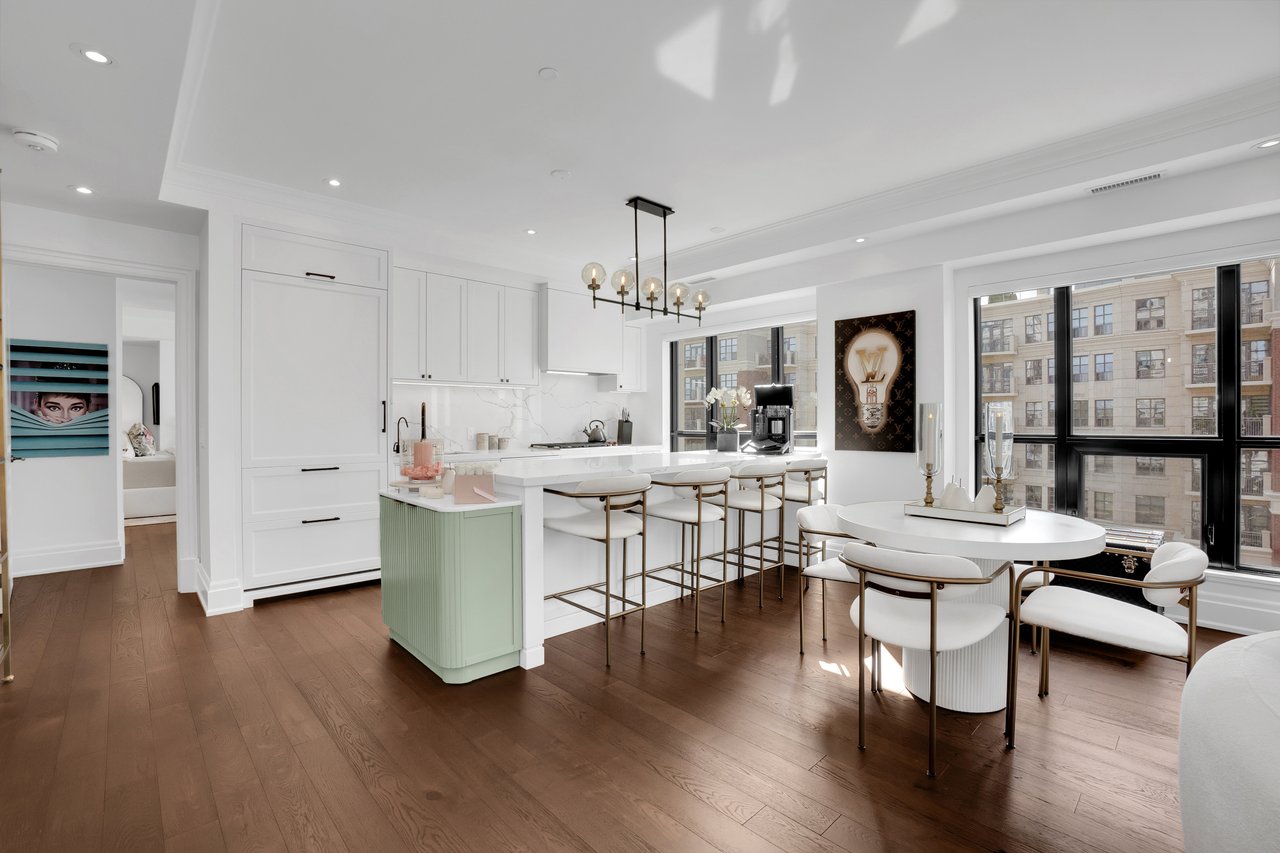 4 The Kingsway #404, Toronto Ontario