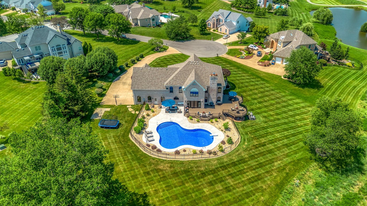 32 Rathfarnum Lane