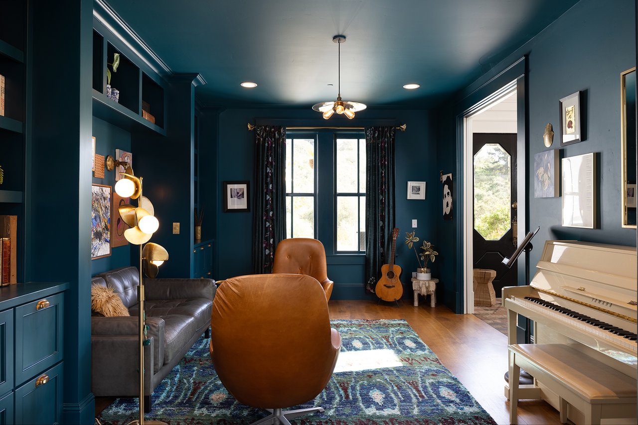 Honey Hill - 365 Race Horse Ln