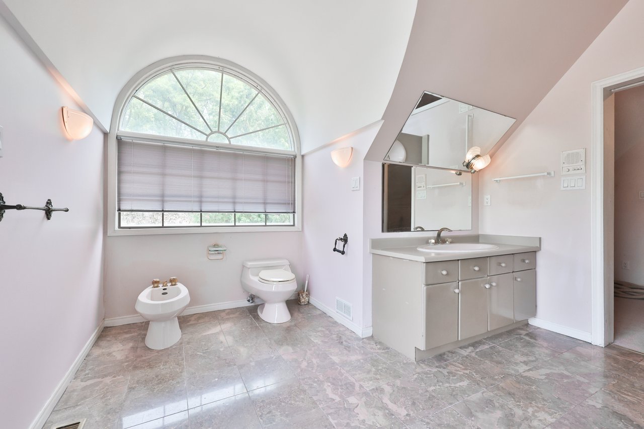78 West River Street, Oakville