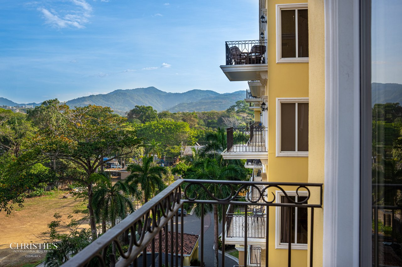 Elegant Oceanfront Living in Jacó – 2-Bedroom Condo at Acqua Residences