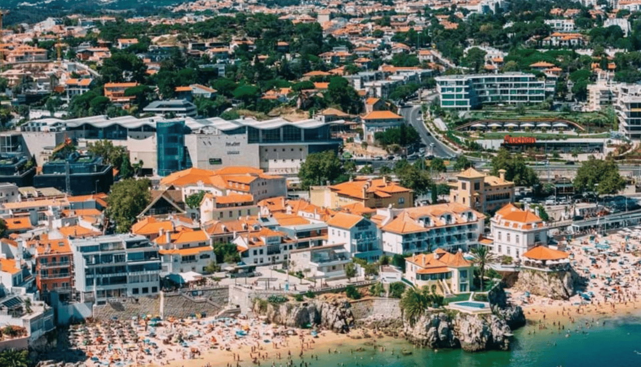 Luxury 6-Suite Villa with Pool & Sintra Mountain Views in Cascais