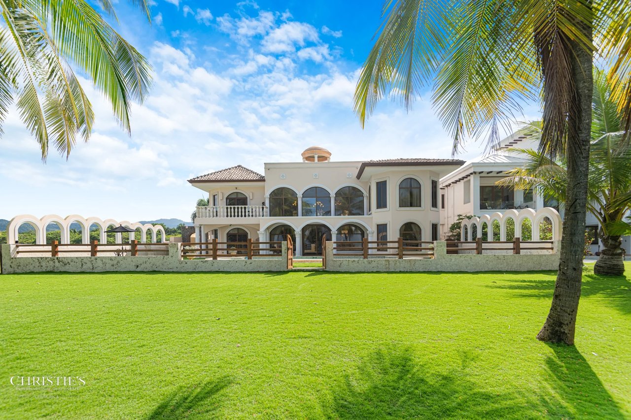 Hermosa Villa Beachfront Estate