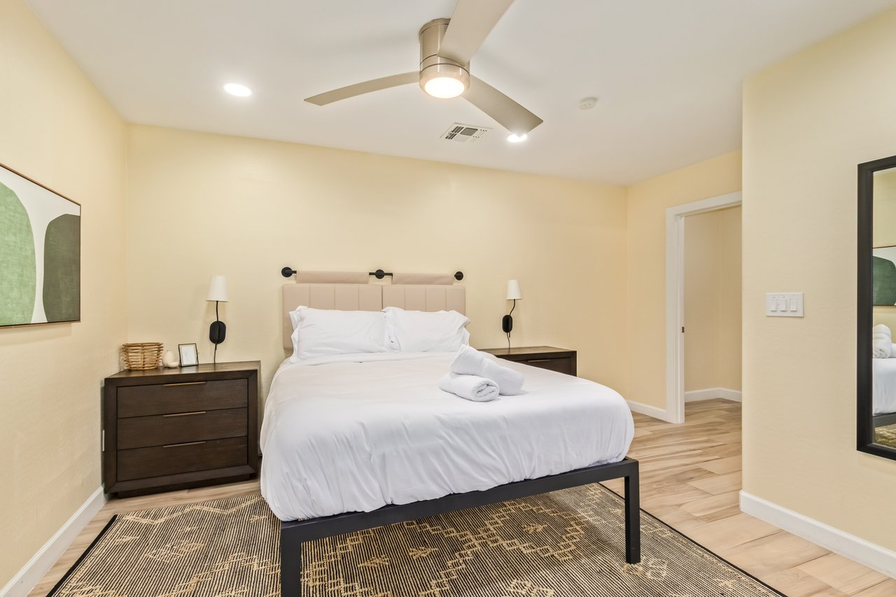 5839 E VOLTAIRE Avenue