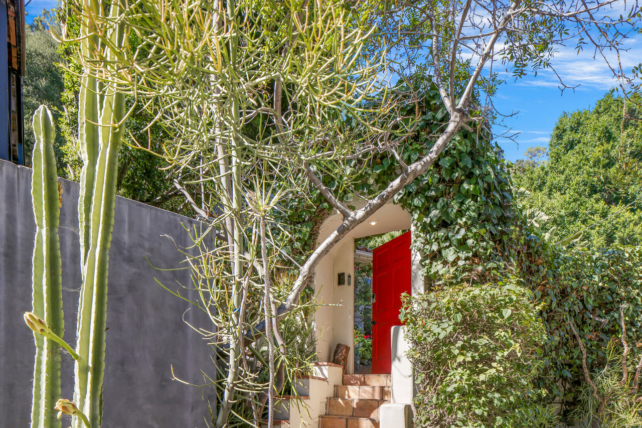 8237 Kirkwood Dr, Sunset Strip