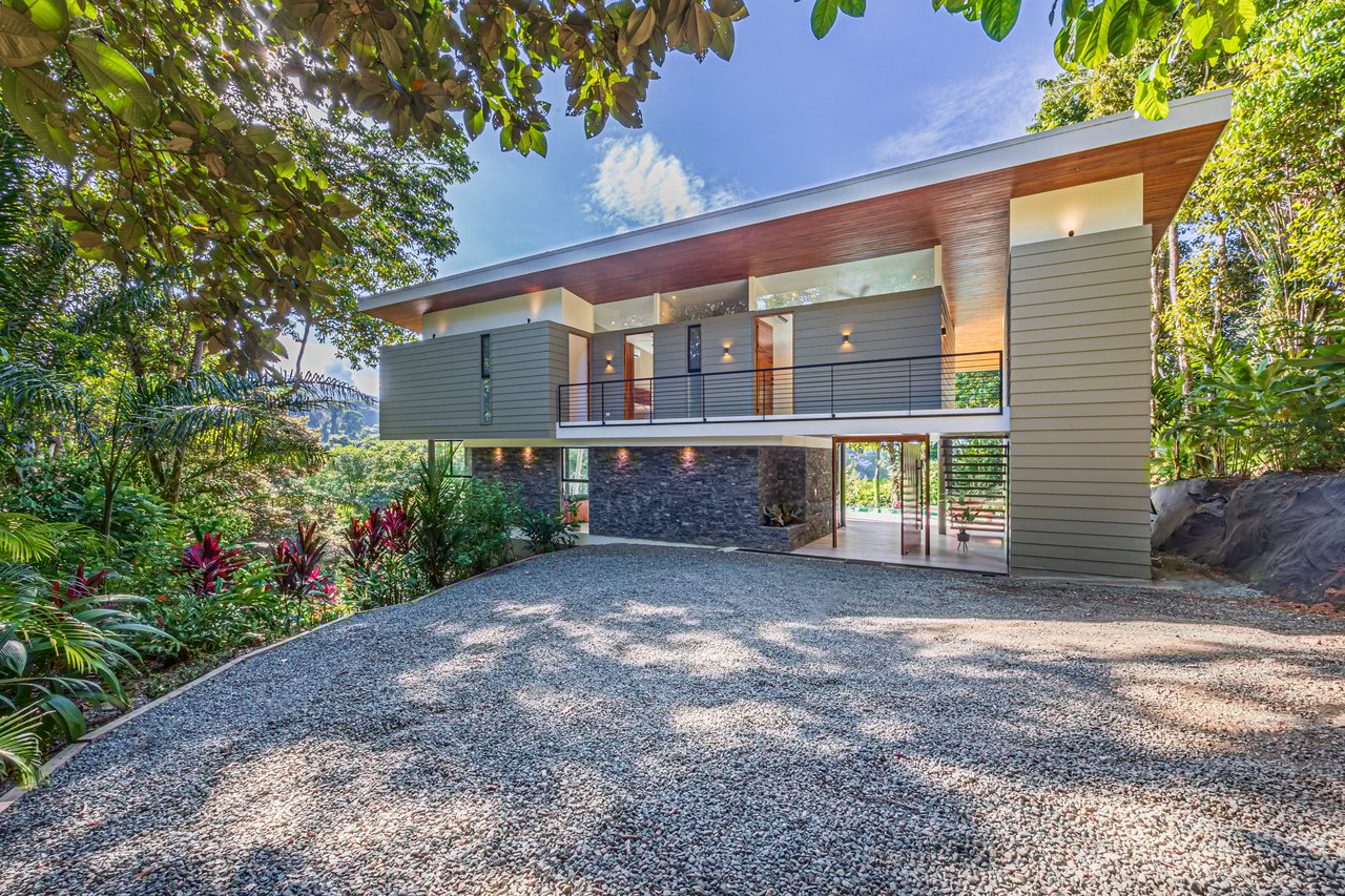 4 Bedroom Jungle Paradise with Ocean Views