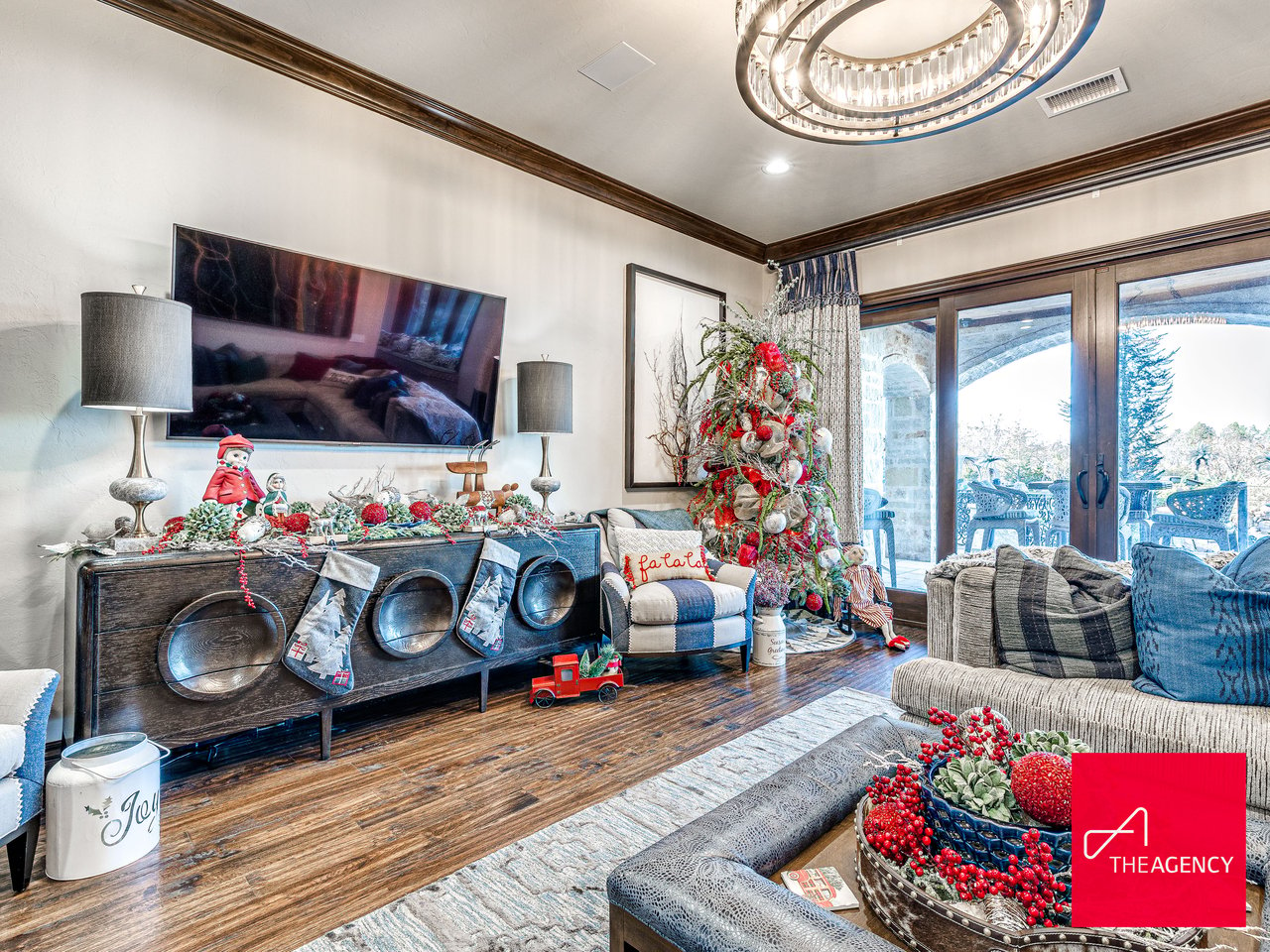 Sleighing the Season: A Christmas Luxury Home Photoshoot at OKC's Viral Estate