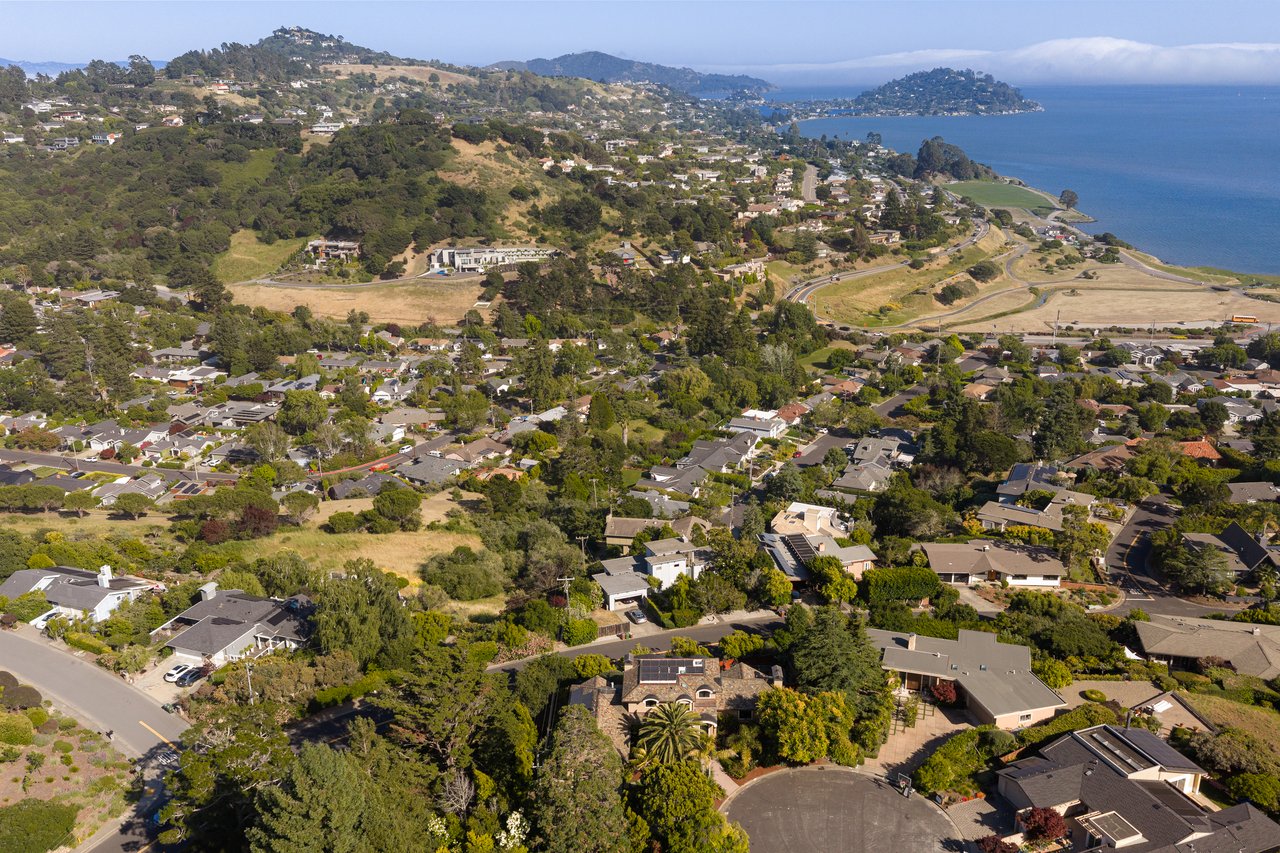Stunning View Residence Built in 2015