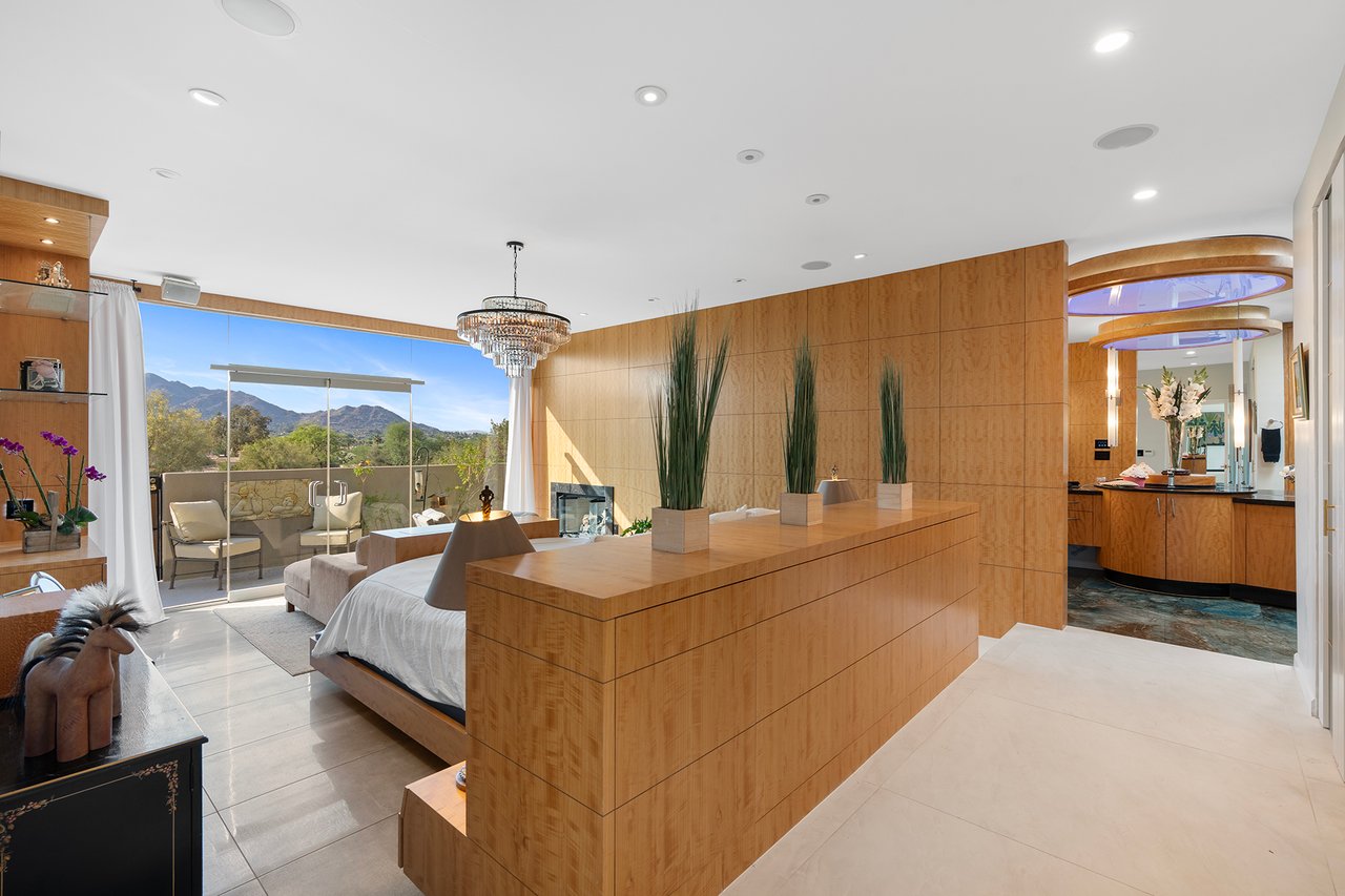 5905 N ECHO CANYON Lane