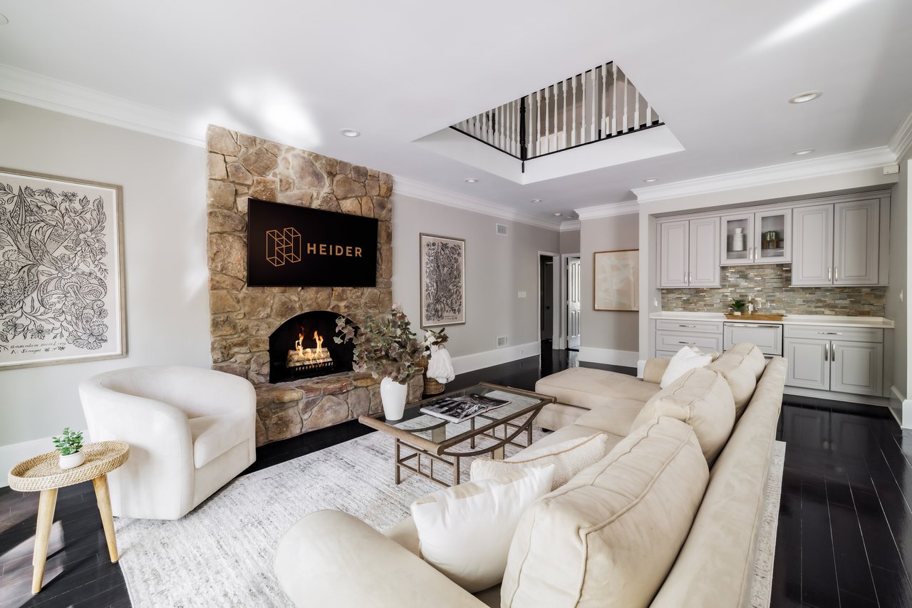 9200 Holly Oak Drive