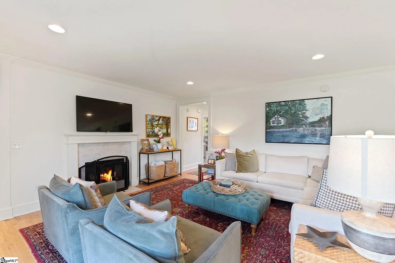 22 N Brookwood Dr