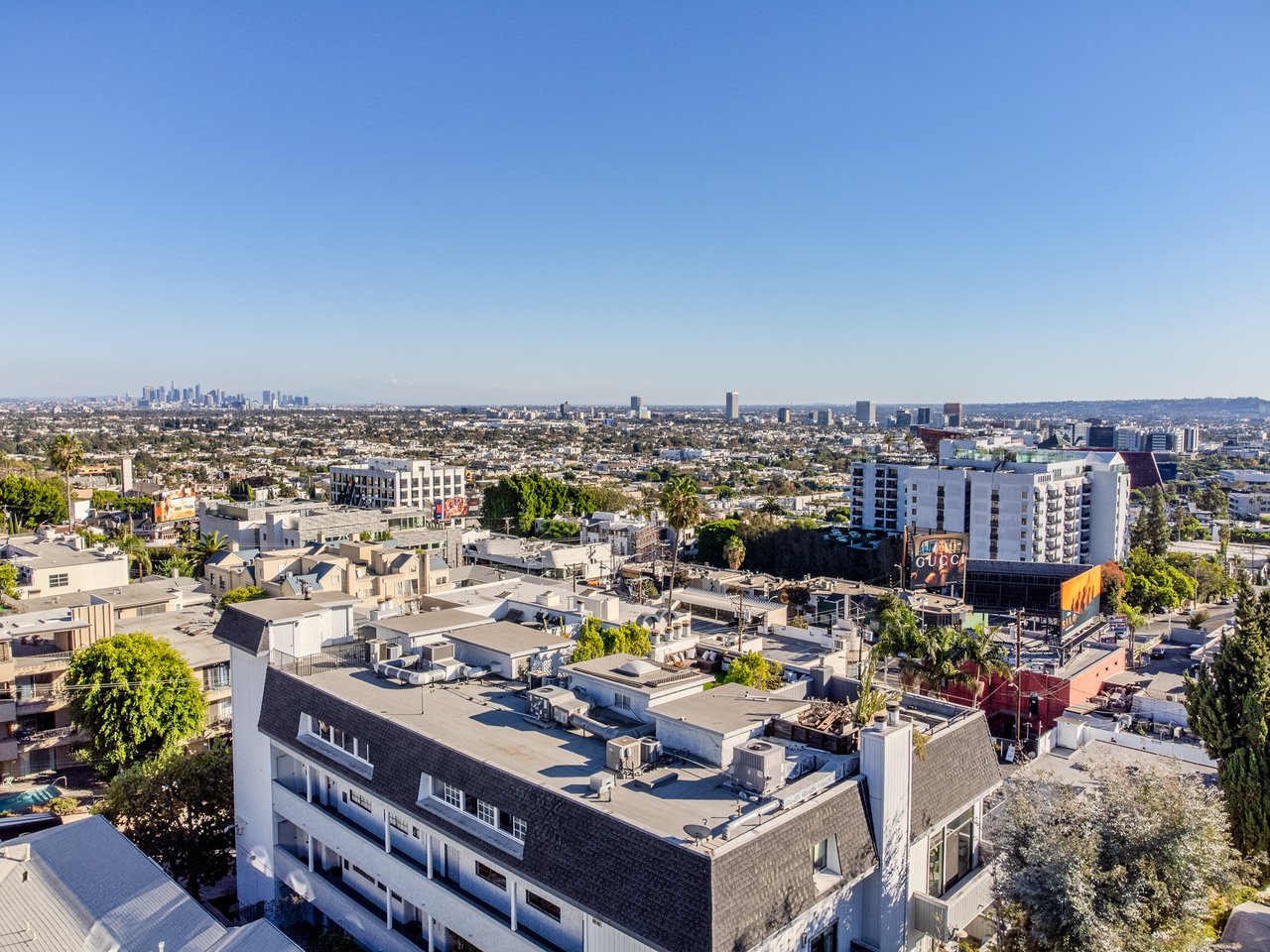 1133 N Clark St Unit: 303