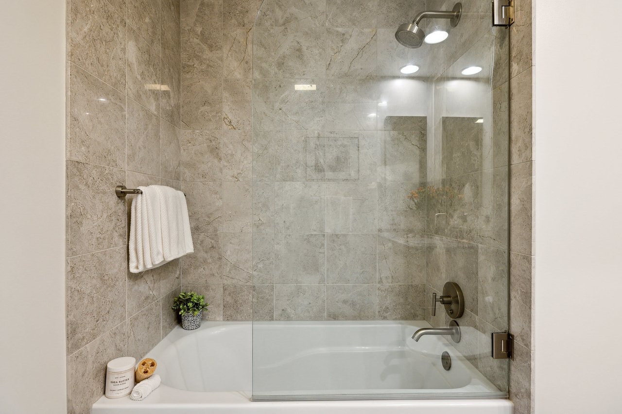 425 1st Street Unit: 4306