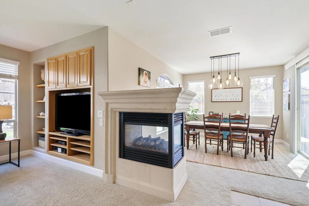 2200 Red Hawk Ct