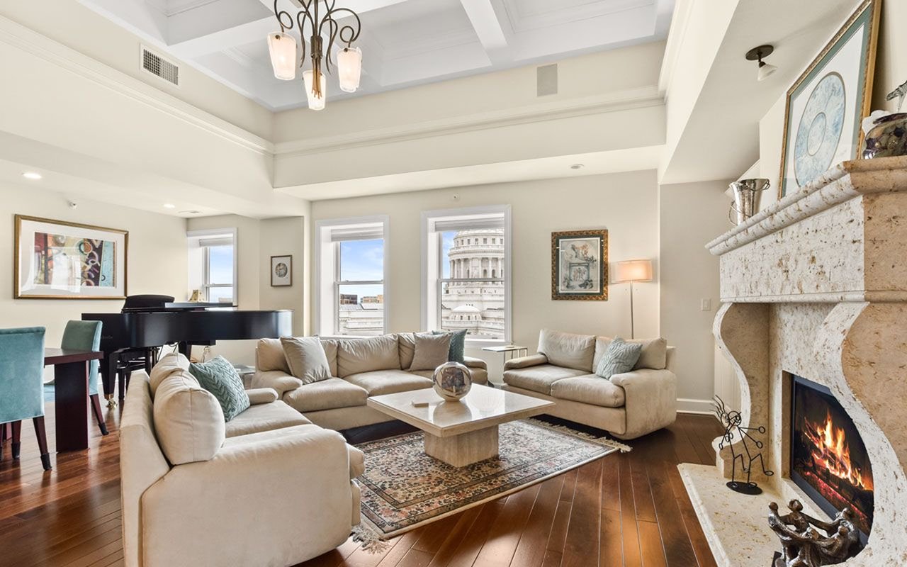 Stand-Alone Home Living vs. Condo Living: Which Is For You?