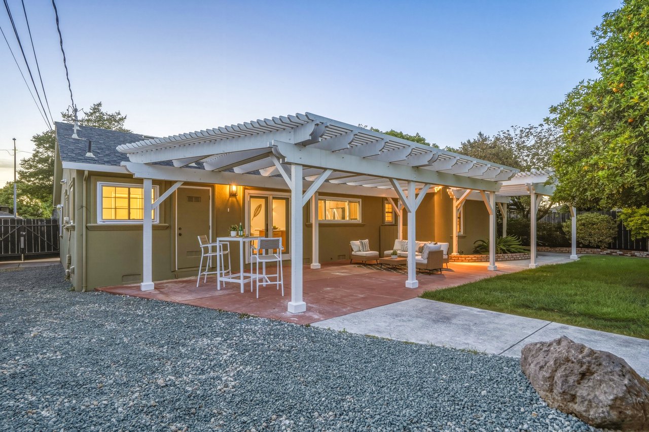 972 Emerald Way