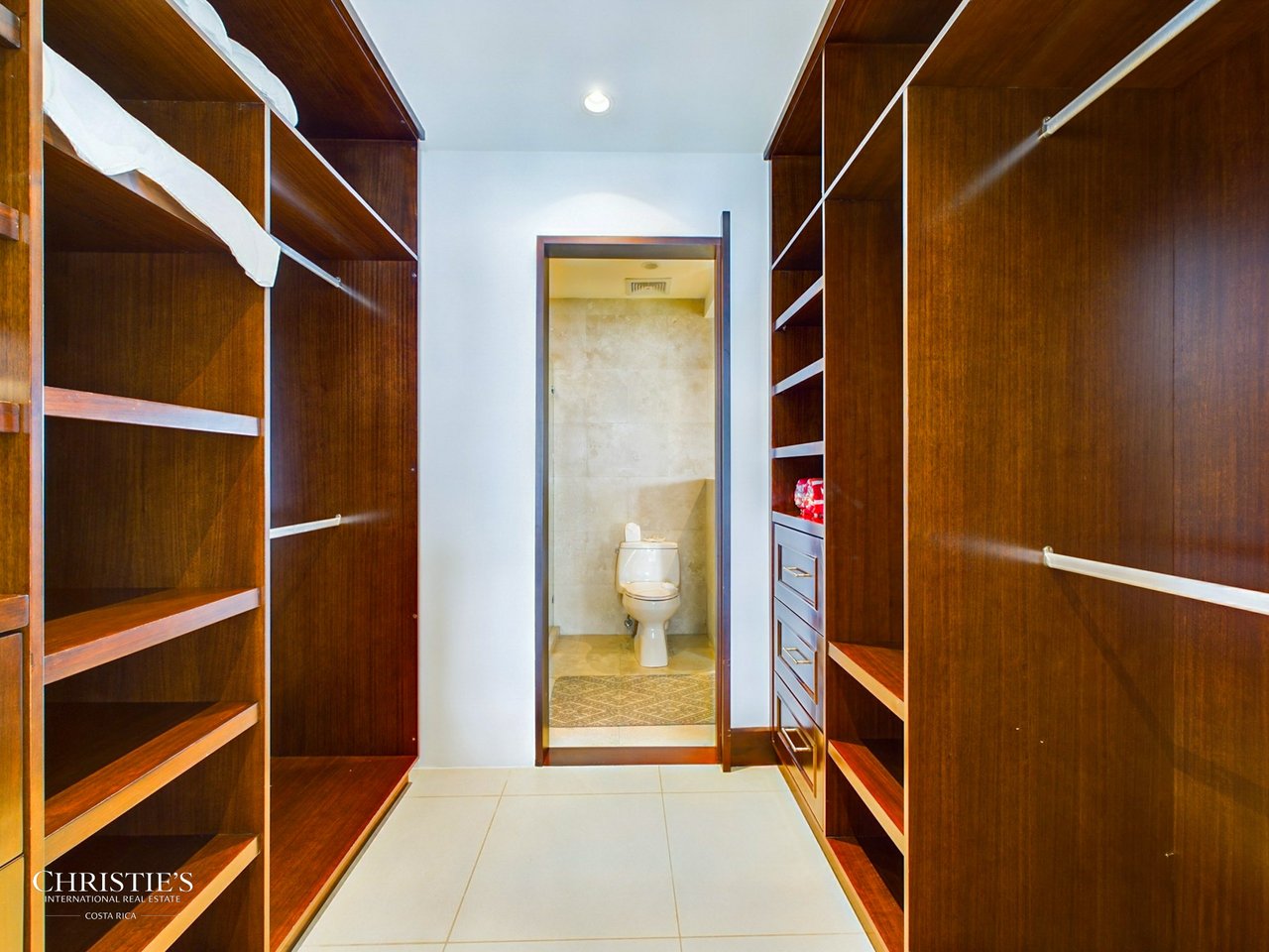 360 - 310 Splendor Penthouse
