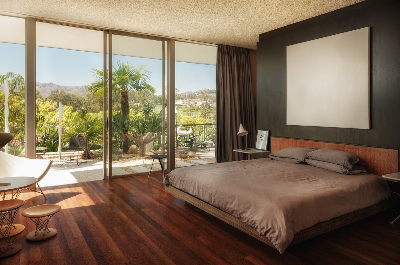 1911 La Mesa Dr