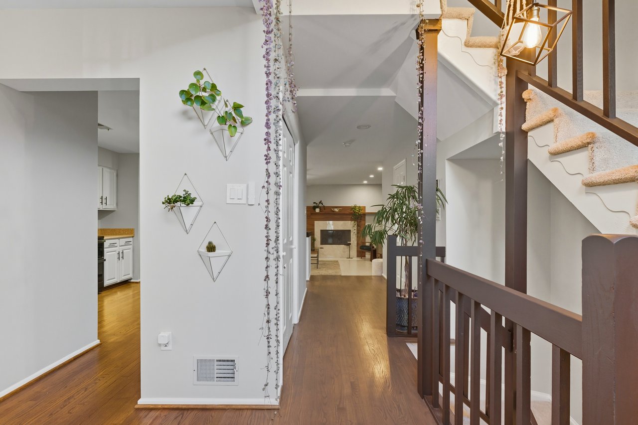Turnkey 2 Bed Townhome plus Den & Designer Finishes 