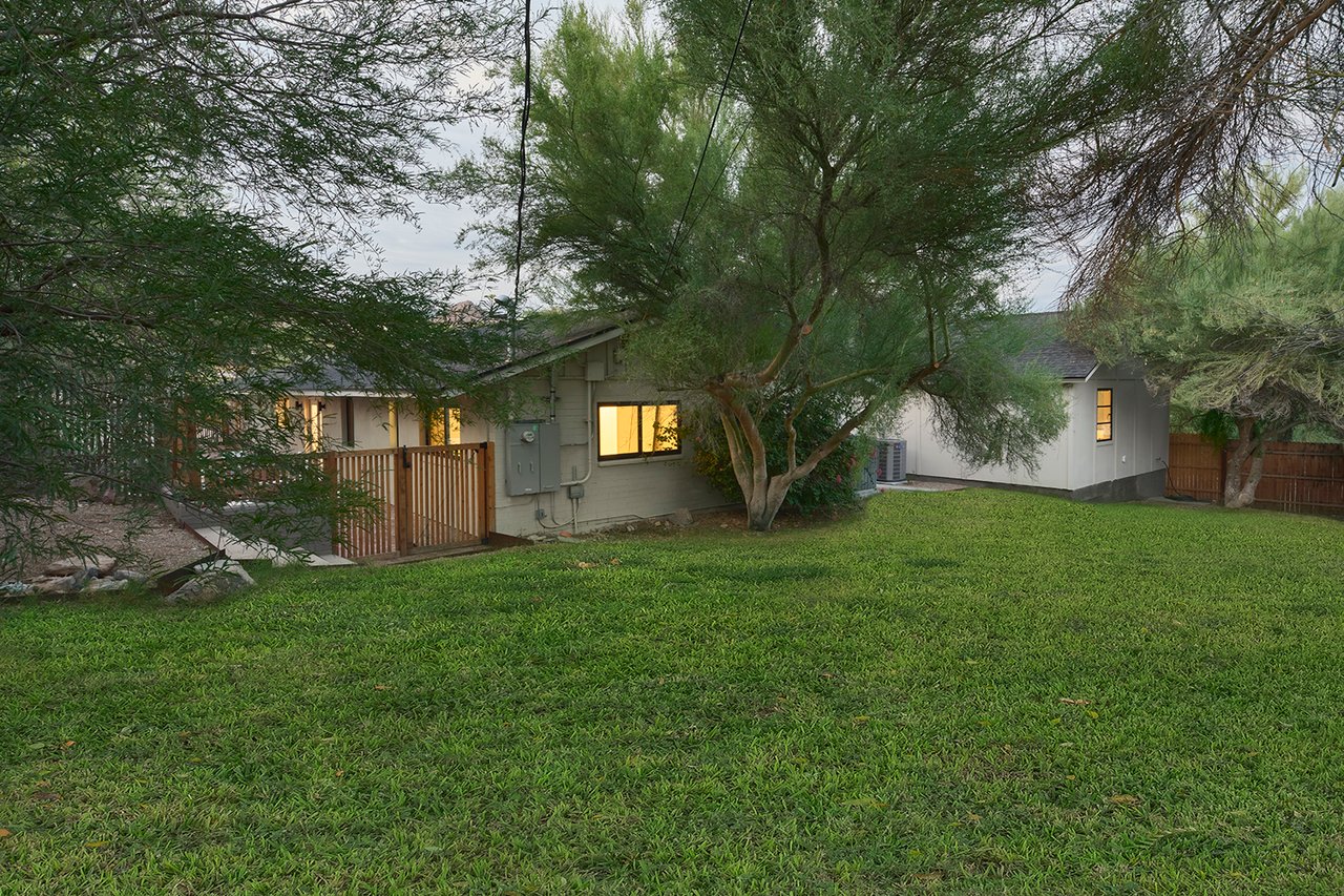 4035 E MCDONALD Drive