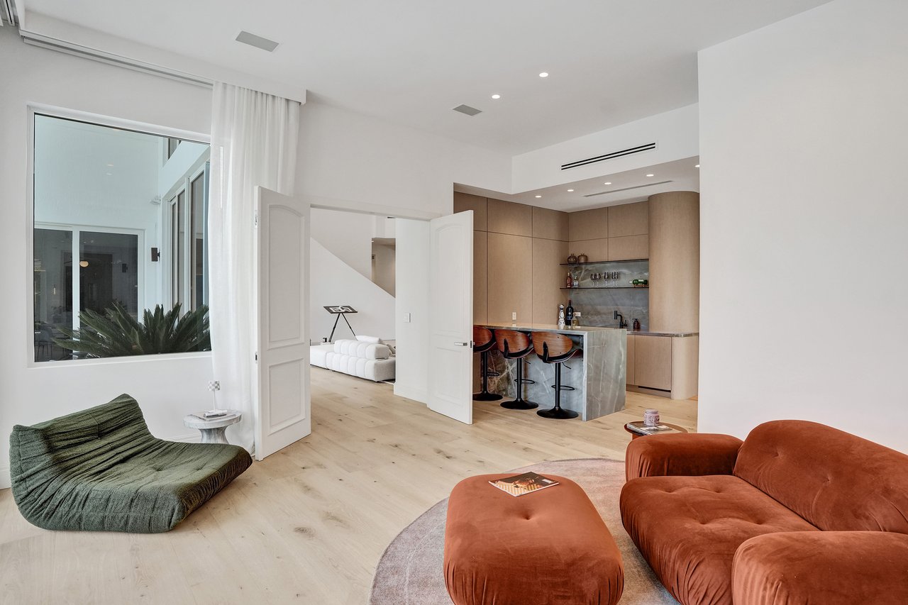 30  S Compass Dr