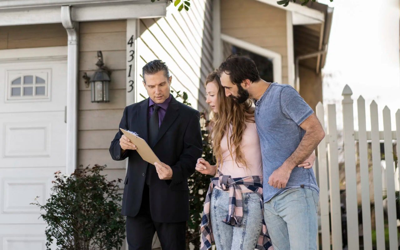 What Should You Look for When Viewing a House?