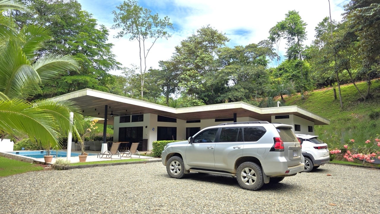 Refreshing Riverfront Retreat in Ojochal