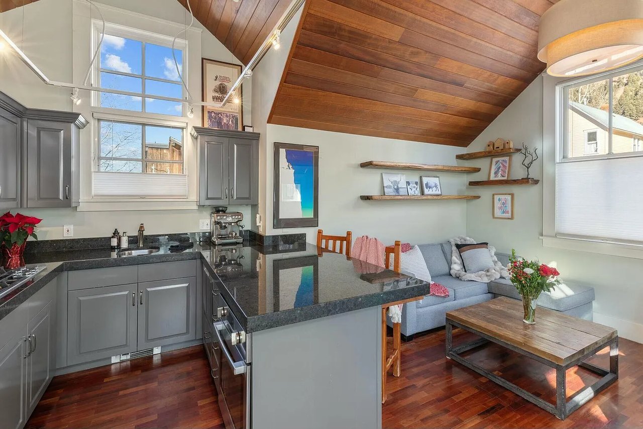 431 W Pacific Ave #D