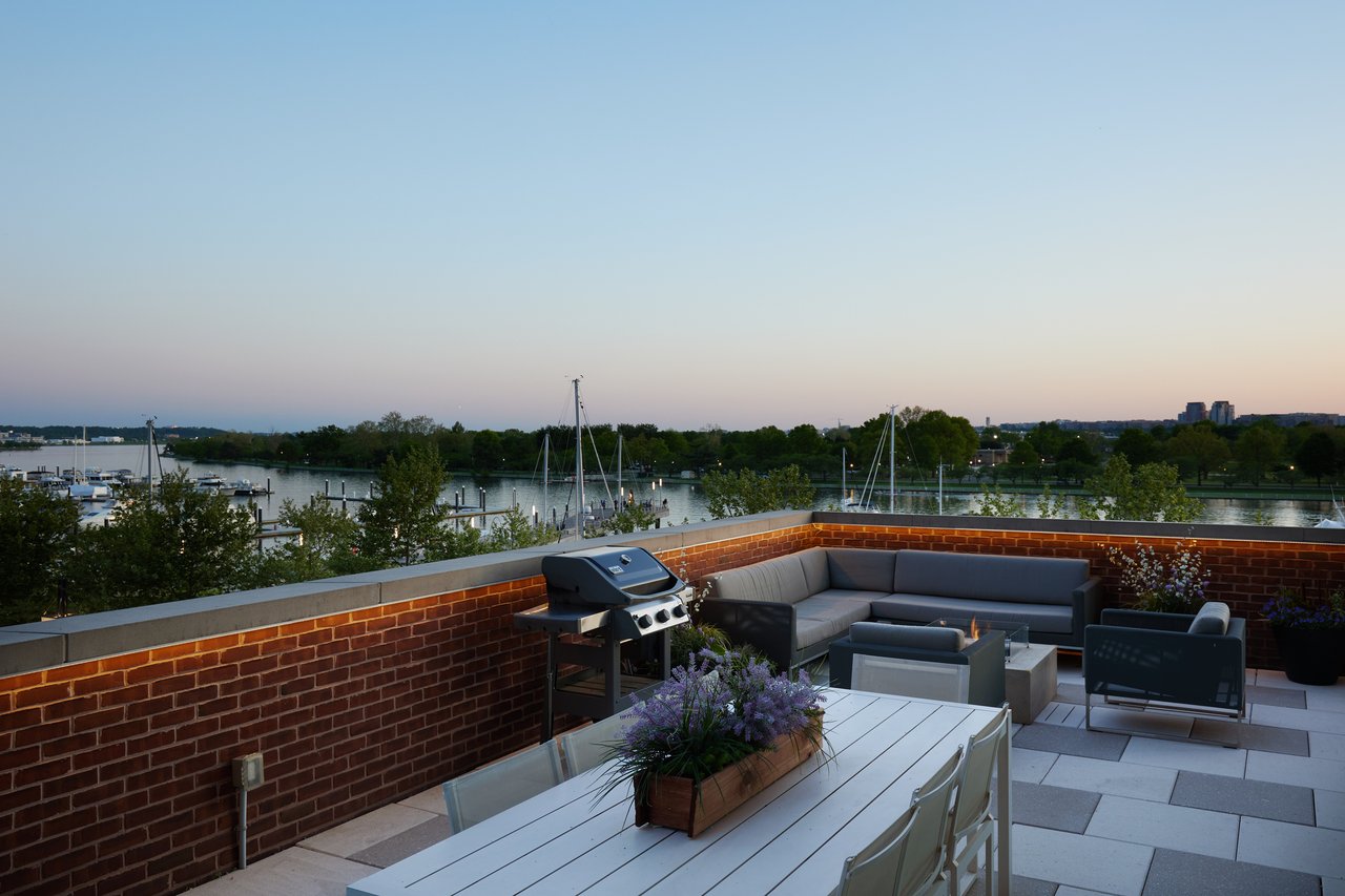 45 Sutton Square SW #306