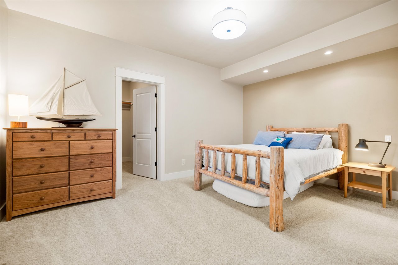 2589 NW Champion Circle