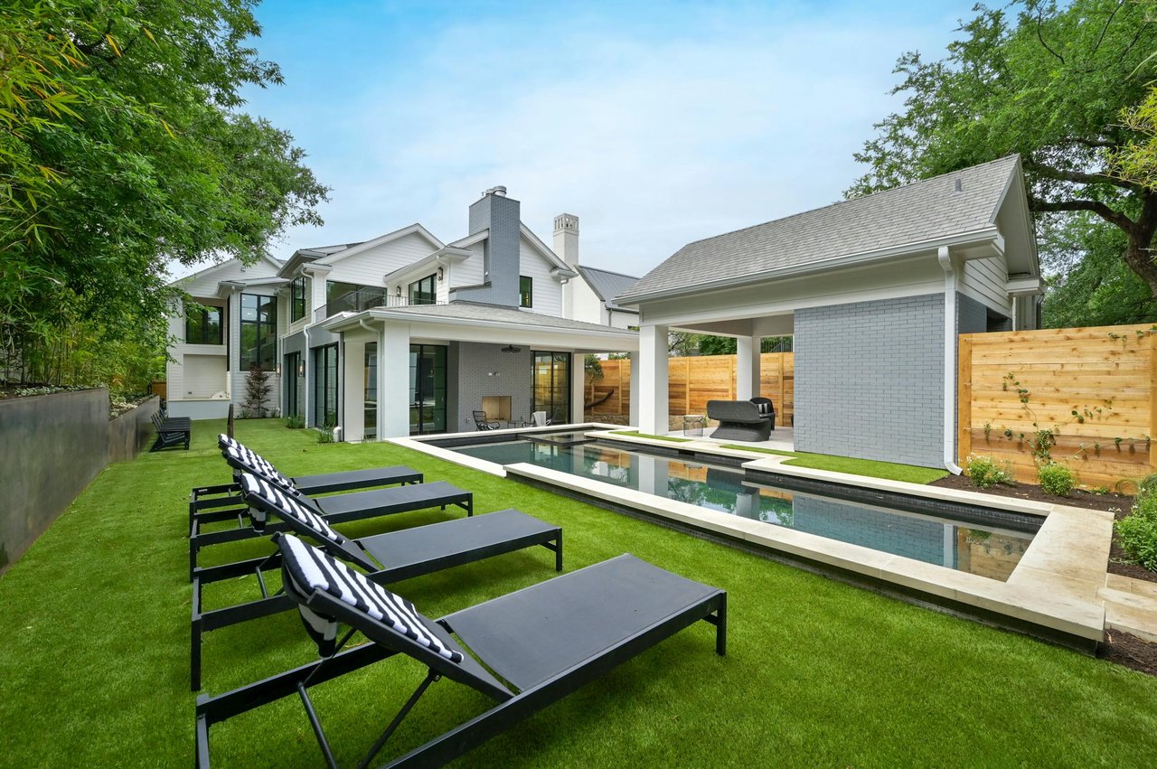 2400 Bridle Path