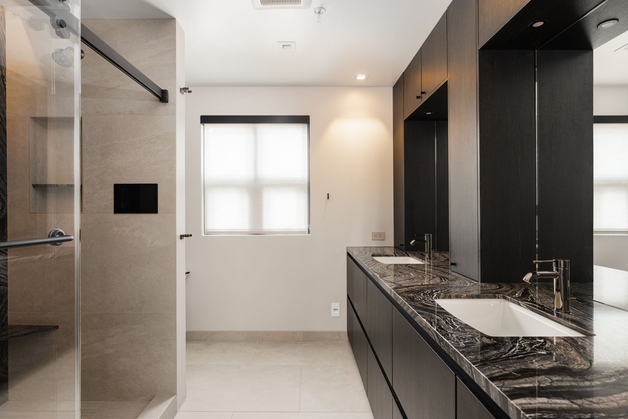 555 Front St, Unit 204