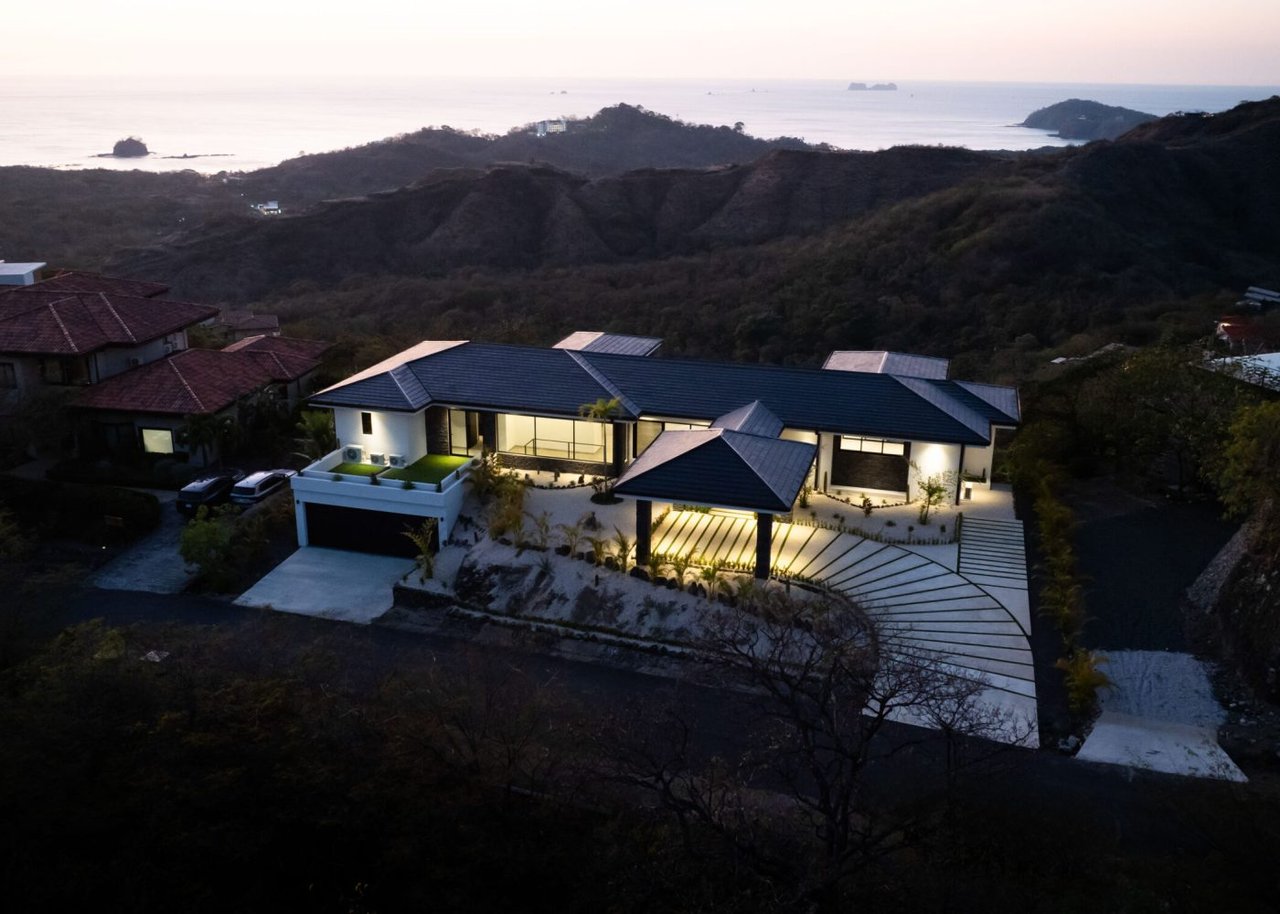 Luxury Living with Panoramic Ocean Views
