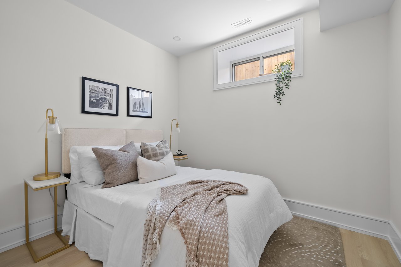 44 Sunnypoint Crescent