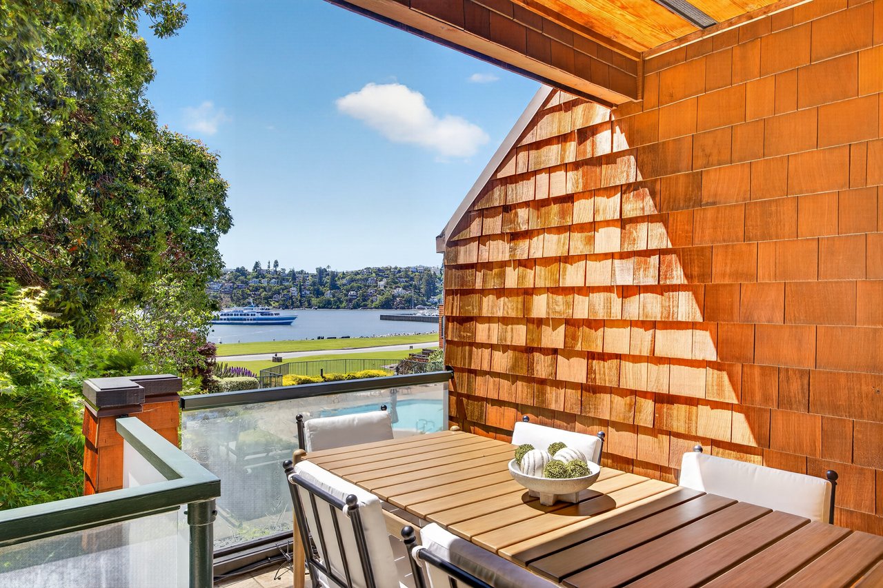 Luxurious End Unit in Point Tiburon