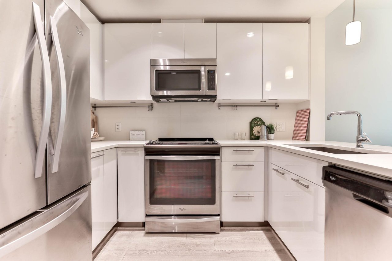527-723 W 3rd St